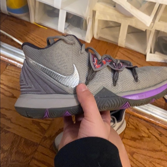 Kyrie 5s - Picture 3 of 3